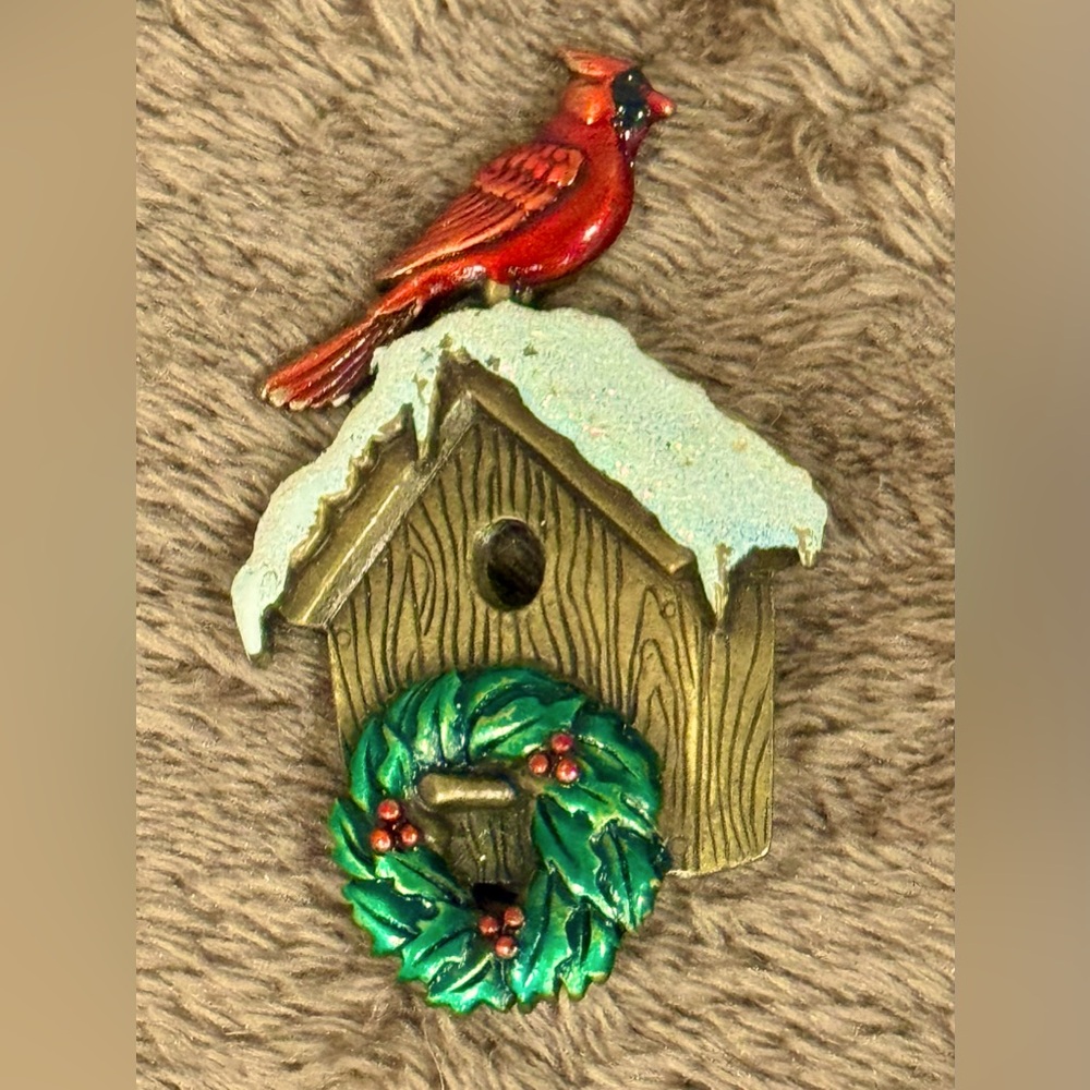 JJ Vintage Cardinal Birdhouse Brooch with Wreath